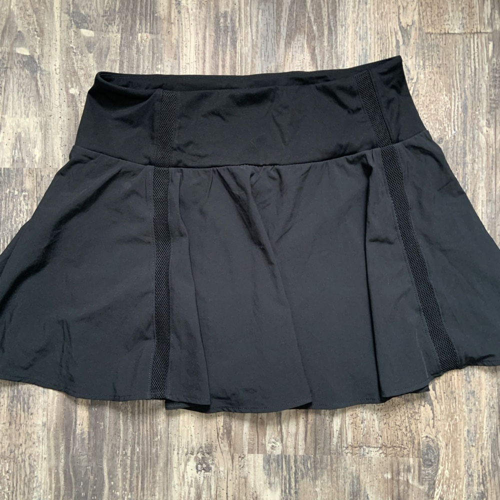 Women’s black XL athletic skirt by CRZ Yoga with built in shorts